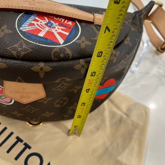 LOUIS VUITTON MONOGRAM MY LV WORLD TOUR CUSTOM BUMBAG 2020 **RARE BAG*** - Picture 11 of 17